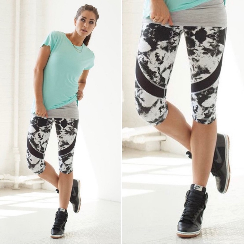 ALALA Taking Sides Cropped Leggings Athletic Tights NWOT EUC XS